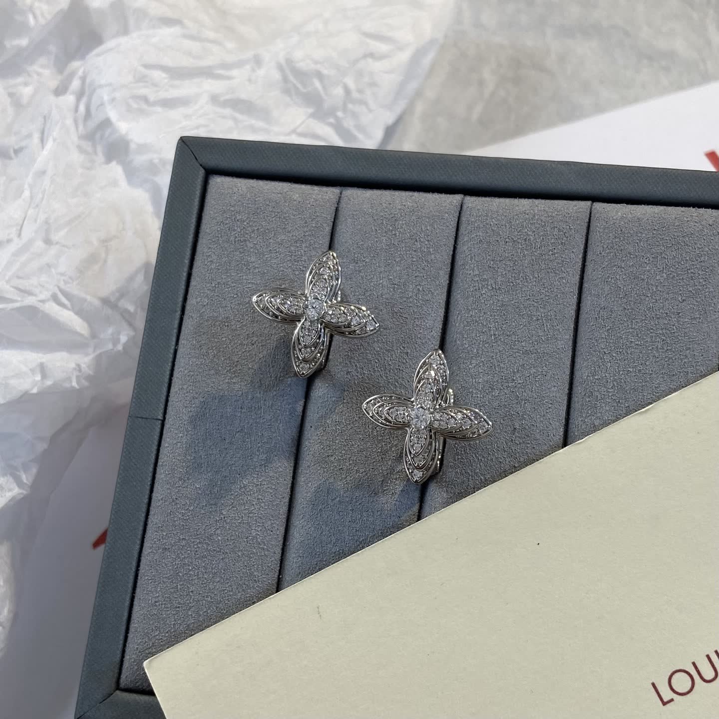 Louis Vuitton Silver Flower Stud Earrings-LE0813